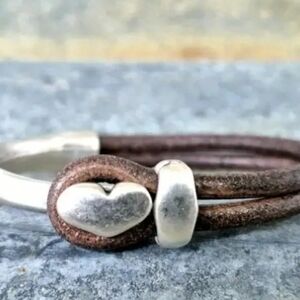 Vintage Style Silver and Brown Heart Bracelet- NEW!